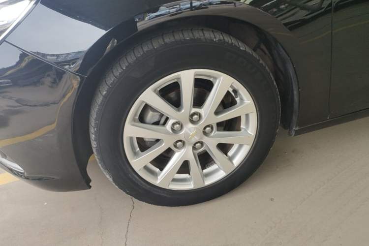 Used Chevrolet Malibu 2014 2.0L Automatic Luxury Edition Left Front Wheel Hub
