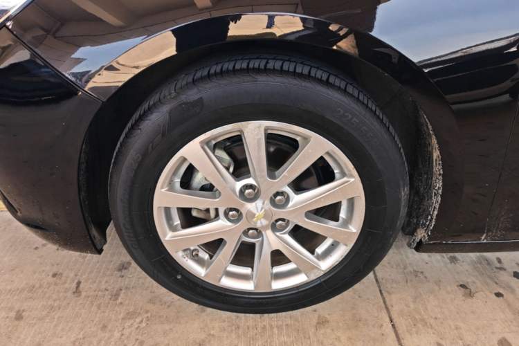 Used Chevrolet Malibu 2014 2.0L Automatic Luxury Edition Left Front Wheel Hub