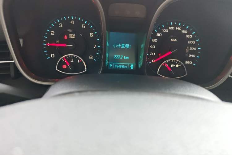 Used Chevrolet Malibu 2014 2.0L Automatic Luxury Edition Odometer Close Up