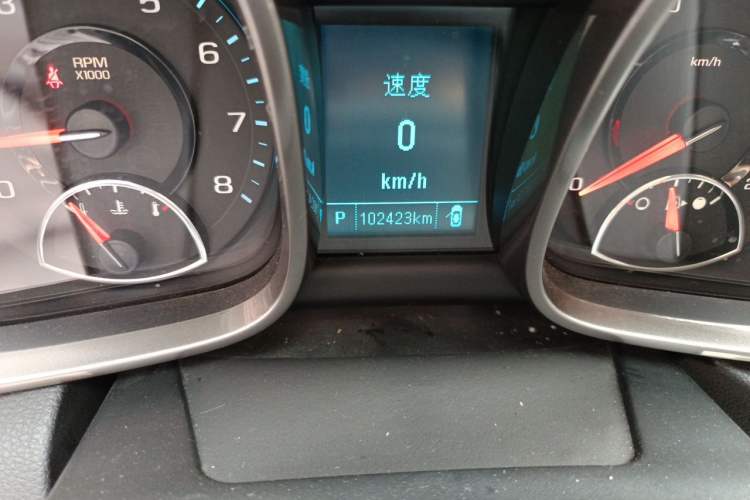 Used Chevrolet Malibu 2014 2.0L Automatic Luxury Edition Odometer Close Up