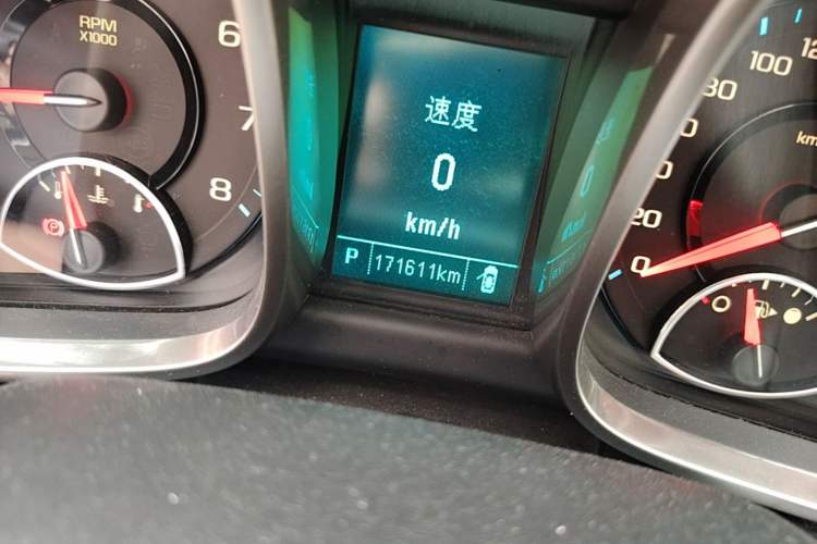 Used Chevrolet Malibu 2014 1.6T Automatic Comfort Edition Odometer Close Up