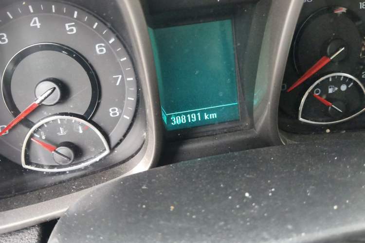 Used Chevrolet Malibu 2014 2.4L Automatic Luxury Edition Odometer Close Up