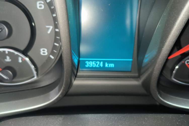 Used Chevrolet Malibu 2014 2.0L Automatic Luxury Edition Odometer Close Up