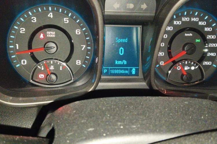 Used Chevrolet Malibu 2014 1.6T Automatic Comfort Edition Odometer Close Up