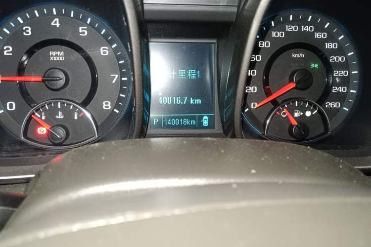Used Chevrolet Malibu 2014 2.0L Automatic Luxury Edition Odometer Close Up
