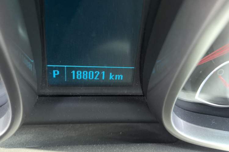 Used Chevrolet Malibu 2014 2.0L Automatic Comfort Edition Odometer Close Up