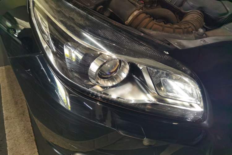 Used Chevrolet Malibu 2014 2.4L Automatic Luxury Edition Right Front Headlight