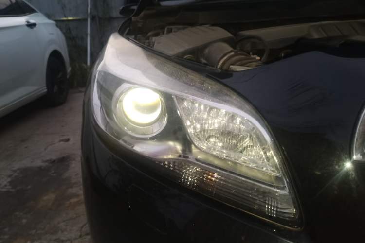 Used Chevrolet Malibu 2014 2.0L Automatic Luxury Edition Right Front Headlight
