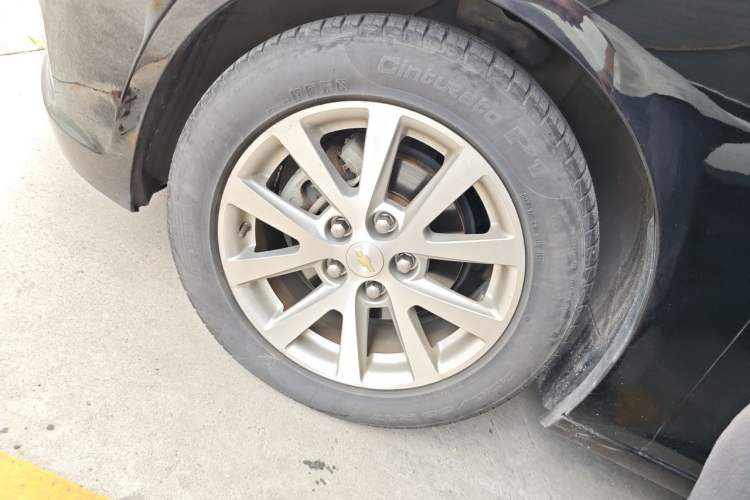 Used Chevrolet Malibu 2014 2.0L Automatic Luxury Edition Right Front Wheel Hub