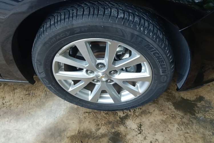 Used Chevrolet Malibu 2014 2.4L Automatic Luxury Edition Right Front Wheel Hub