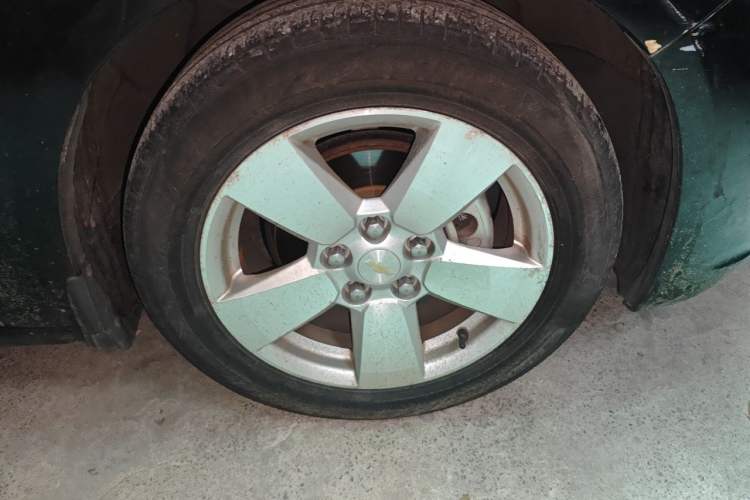 Used Chevrolet Malibu 2014 2.0L Automatic Comfort Edition Right Front Wheel Hub