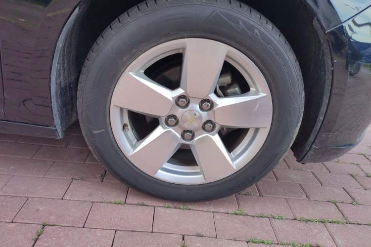 Used Chevrolet Malibu 2014 2.0L Automatic Comfort Edition Right Front Wheel Hub