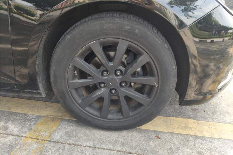 Used Chevrolet Malibu 2014 2.0L Automatic Luxury Edition Right Front Wheel Hub