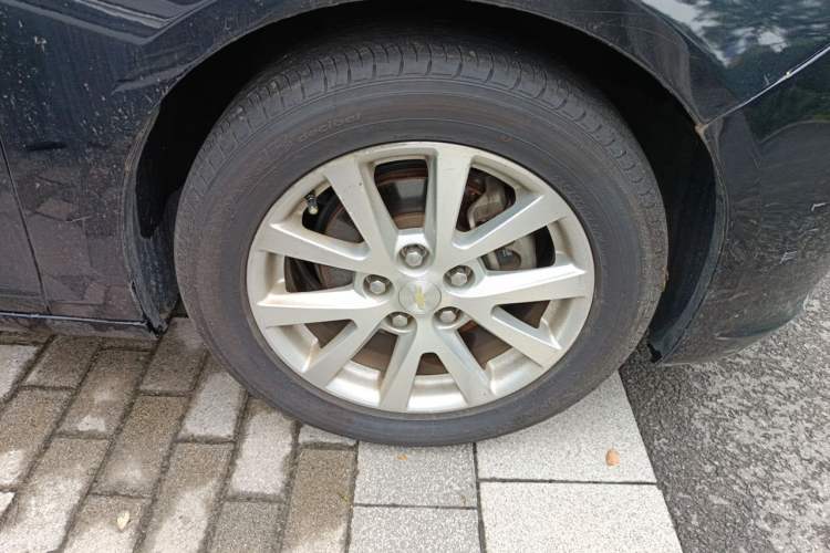 Used Chevrolet Malibu 2014 2.0L Automatic Luxury Edition Right Front Wheel Hub