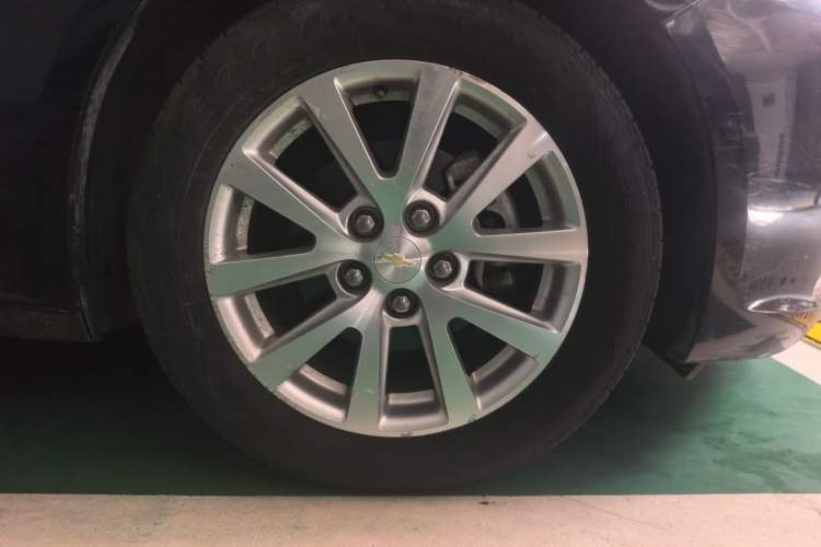 Used Chevrolet Malibu 2014 2.0L Automatic Luxury Edition Right Front Wheel Hub