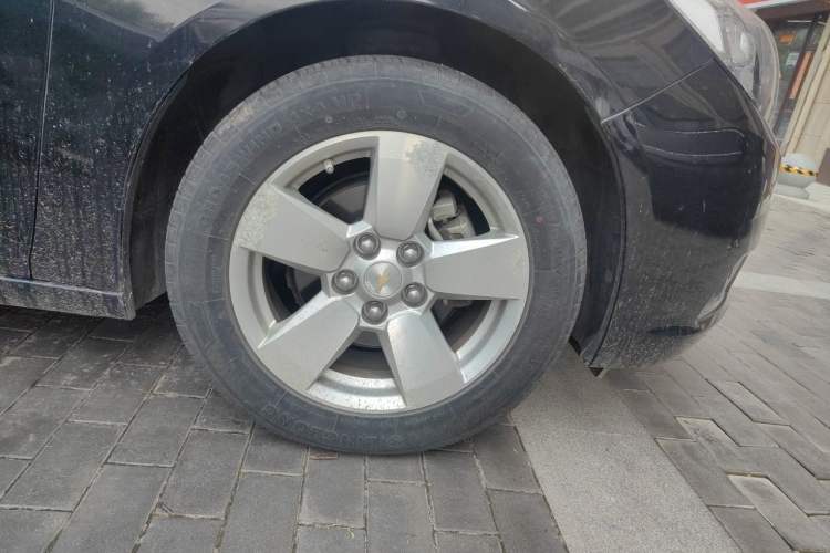 Used Chevrolet Malibu 2014 2.0L Automatic Comfort Edition Right Front Wheel Hub