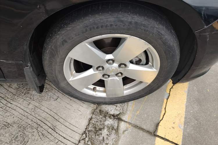 Used Chevrolet Malibu 2014 1.6T Automatic Comfort Edition Right Front Wheel Hub