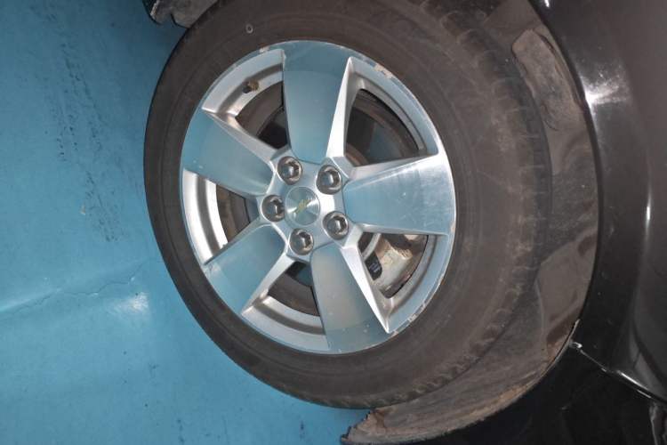 Used Chevrolet Malibu 2014 1.6T Automatic Comfort Edition Right Front Wheel Hub