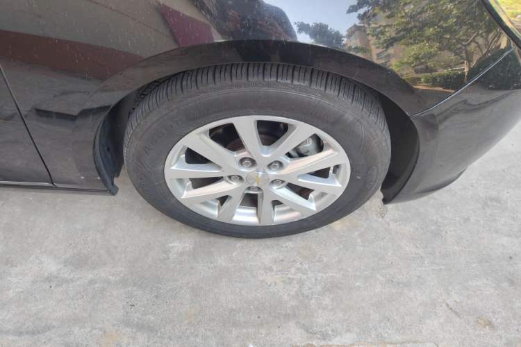 Used Chevrolet Malibu 2014 2.0L Automatic Luxury Edition Right Front Wheel Hub