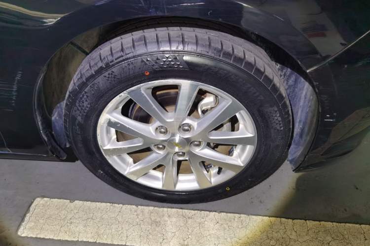 Used Chevrolet Malibu 2014 2.4L Automatic Luxury Edition Right Front Wheel Hub