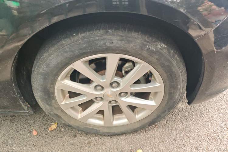 Used Chevrolet Malibu 2014 2.0L Automatic Luxury Edition Right Front Wheel Hub