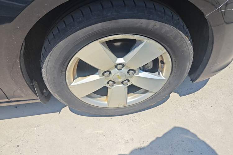 Used Chevrolet Malibu 2014 2.0L Automatic Comfort Edition Right Front Wheel Hub