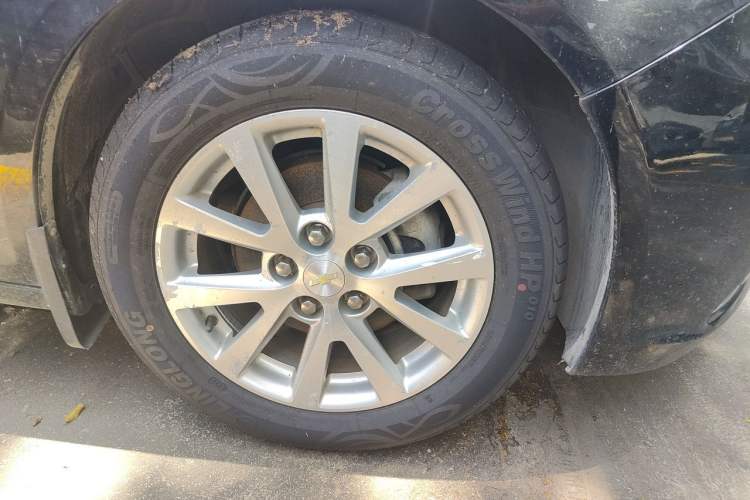 Used Chevrolet Malibu 2014 2.0L Automatic Luxury Edition Right Front Wheel Hub