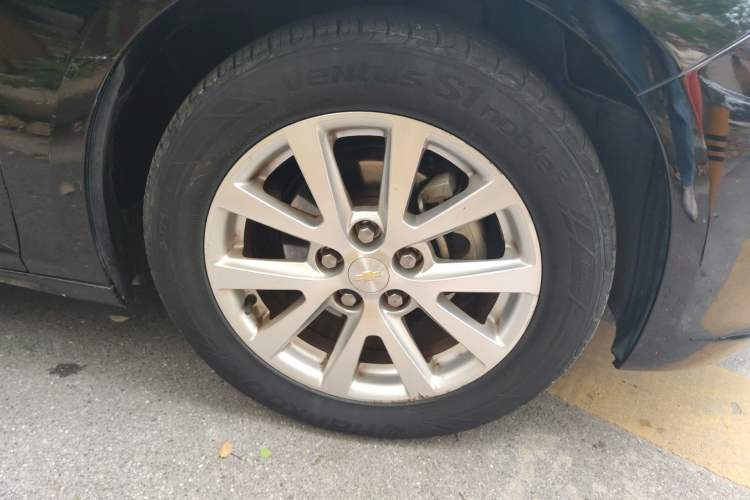 Used Chevrolet Malibu 2014 2.0L Automatic Luxury Edition Right Front Wheel Hub