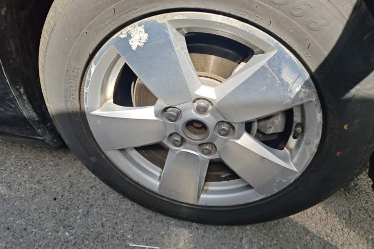 Used Chevrolet Malibu 2014 1.6T Automatic Comfort Edition Right Front Wheel Hub
