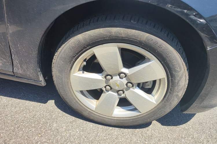 Used Chevrolet Malibu 2014 1.6T Automatic Comfort Edition Right Front Wheel Hub