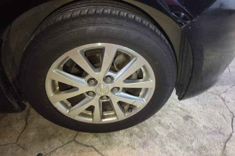 Used Chevrolet Malibu 2014 2.4L Automatic Luxury Edition Right Front Wheel Hub