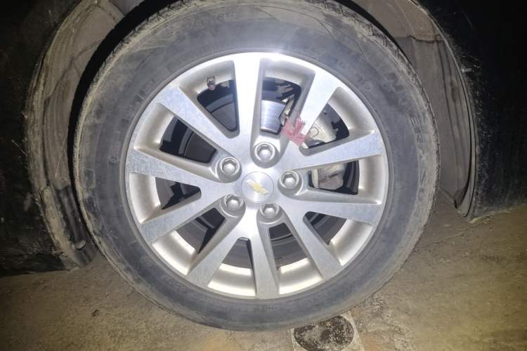 Used Chevrolet Malibu 2014 2.0L Automatic Luxury Edition Right Front Wheel Hub