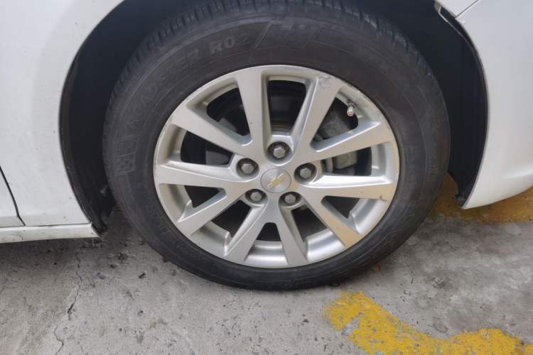 Used Chevrolet Malibu 2014 2.0L Automatic Luxury Edition Right Front Wheel Hub