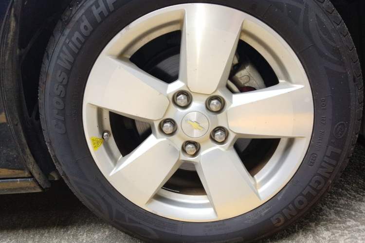 Used Chevrolet Malibu 2014 2.0L Automatic Comfort Edition Right Front Wheel Hub