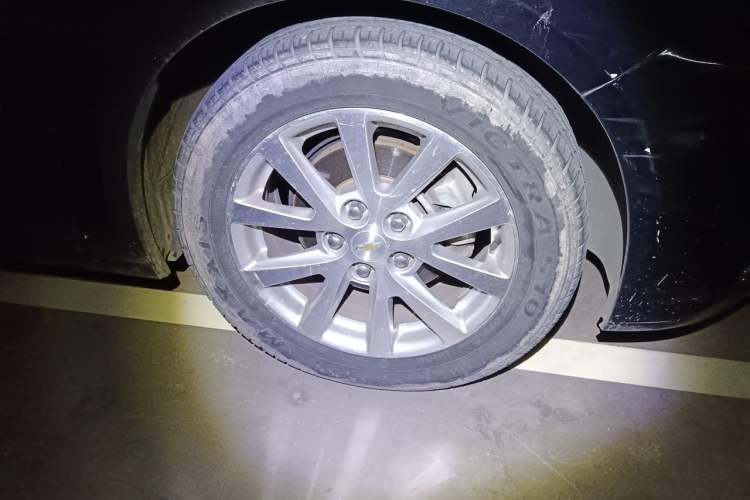 Used Chevrolet Malibu 2014 2.0L Automatic Luxury Edition Right Front Wheel Hub