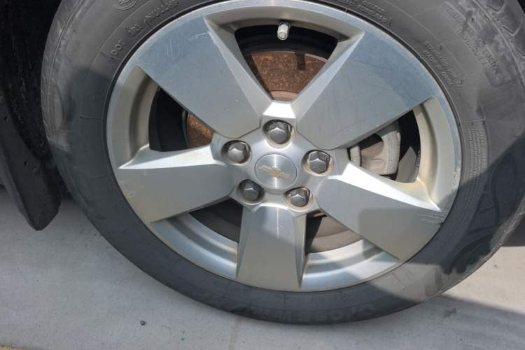 Used Chevrolet Malibu 2014 2.0L Automatic Comfort Edition Right Front Wheel Hub