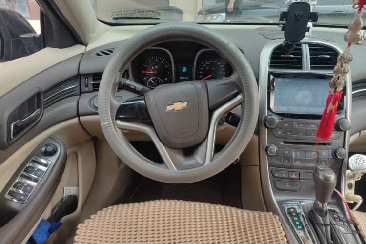 Used Chevrolet Malibu 2014 2.0L Automatic Comfort Edition Steering Wheel