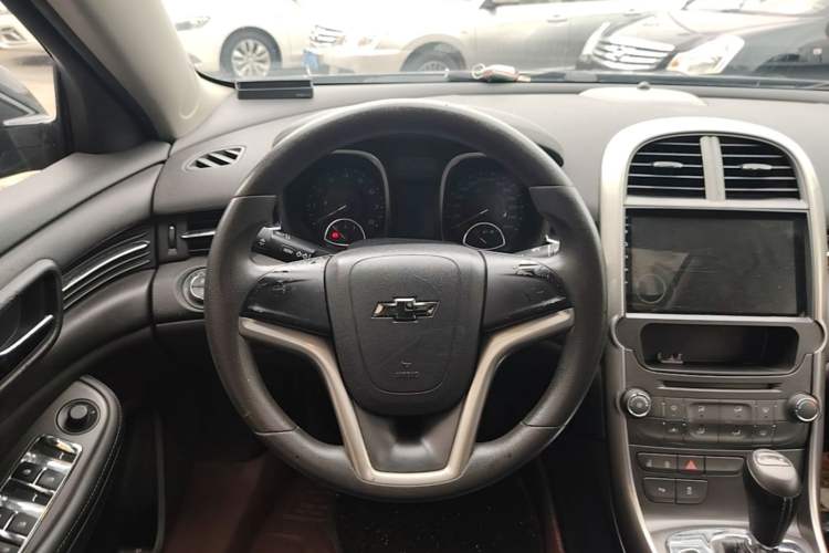 Used Chevrolet Malibu 2014 1.6T Automatic Comfort Edition Steering Wheel