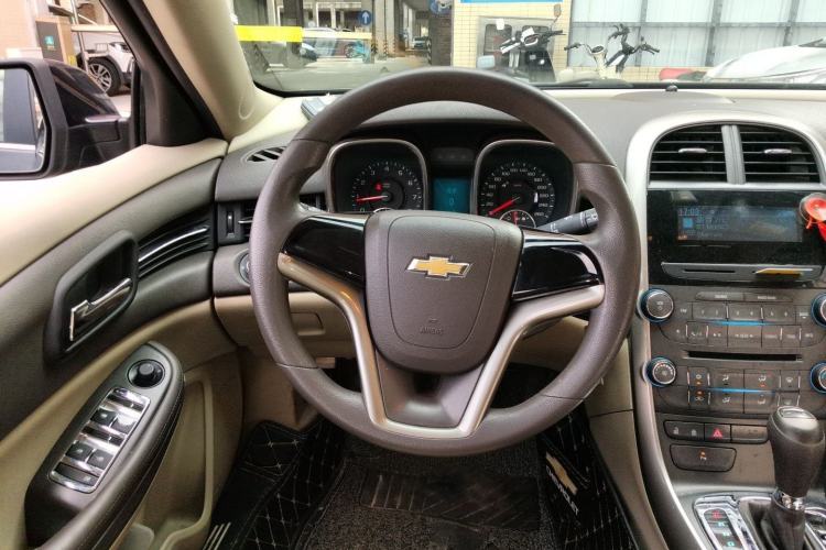 Used Chevrolet Malibu 2014 2.0L Automatic Comfort Edition Steering Wheel