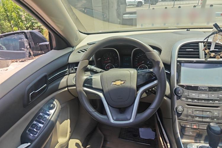 Used Chevrolet Malibu 2014 2.0L Automatic Comfort Edition Steering Wheel
