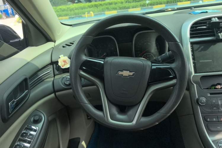 Used Chevrolet Malibu 2014 2.0L Automatic Comfort Edition Steering Wheel