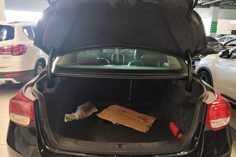 Used Chevrolet Malibu 2014 2.0L Automatic Luxury Edition Trunk