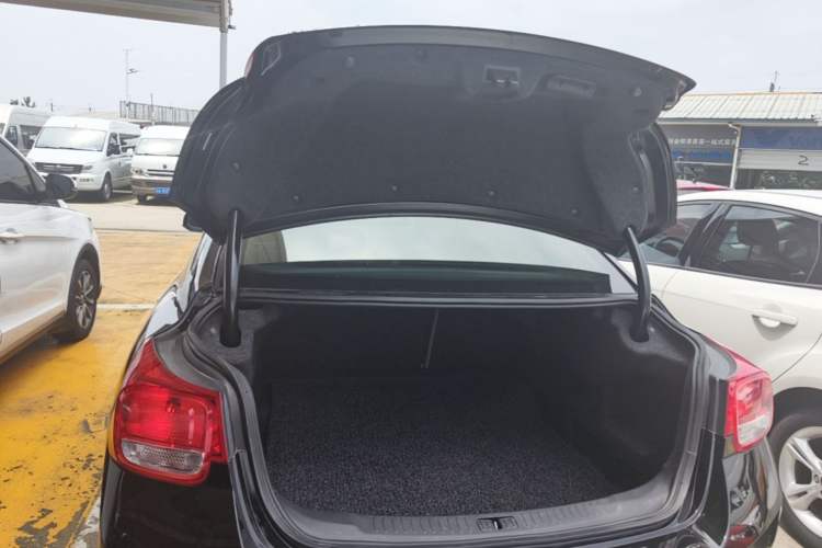 Used Chevrolet Malibu 2014 2.0L Automatic Luxury Edition Trunk