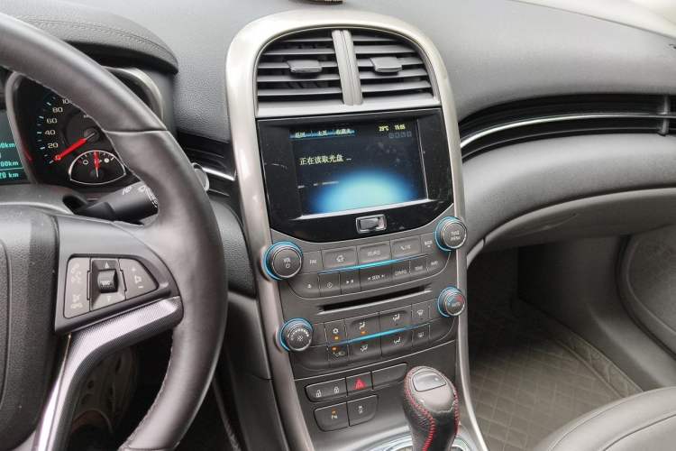 Used Chevrolet Malibu 2014 2.0L Automatic Luxury Edition Audio And AC Panel