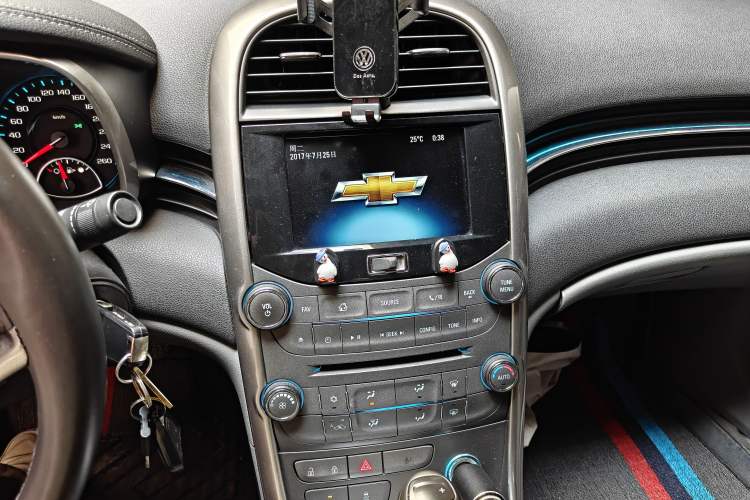 Used Chevrolet Malibu 2014 2.0L Automatic Luxury Edition Audio And AC Panel