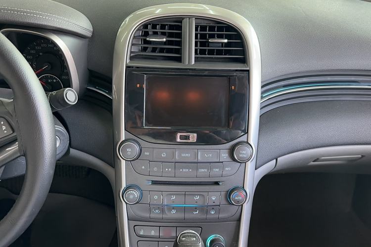 Used Chevrolet Malibu 2014 2.0L Automatic Luxury Edition Audio And AC Panel