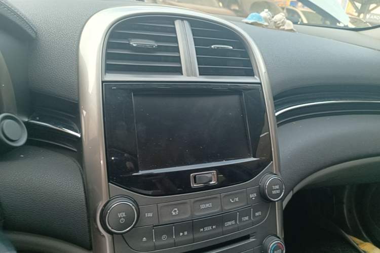 Used Chevrolet Malibu 2014 2.0L Automatic Luxury Edition Audio And AC Panel