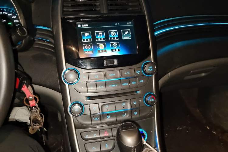 Used Chevrolet Malibu 2014 2.0L Automatic Luxury Edition Audio And AC Panel