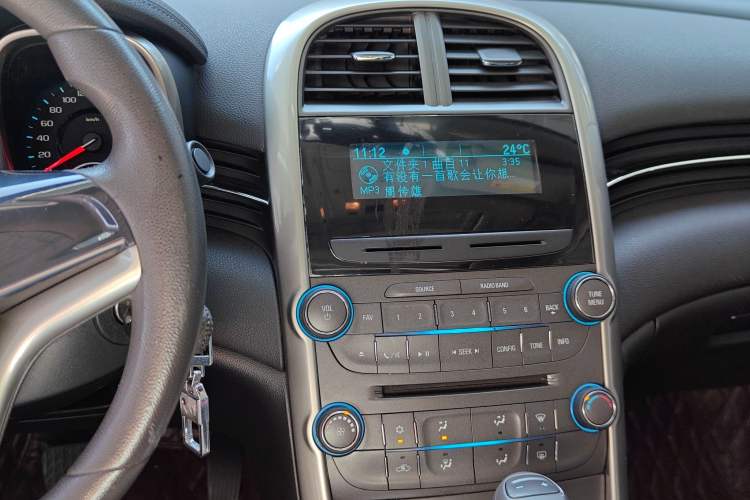 Used Chevrolet Malibu 2014 1.6T Automatic Comfort Edition Audio And AC Panel