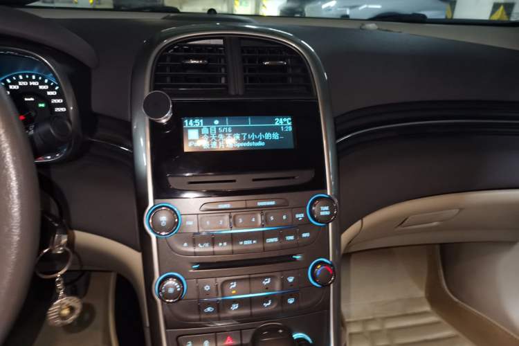 Used Chevrolet Malibu 2014 2.0L Automatic Comfort Edition Audio And AC Panel